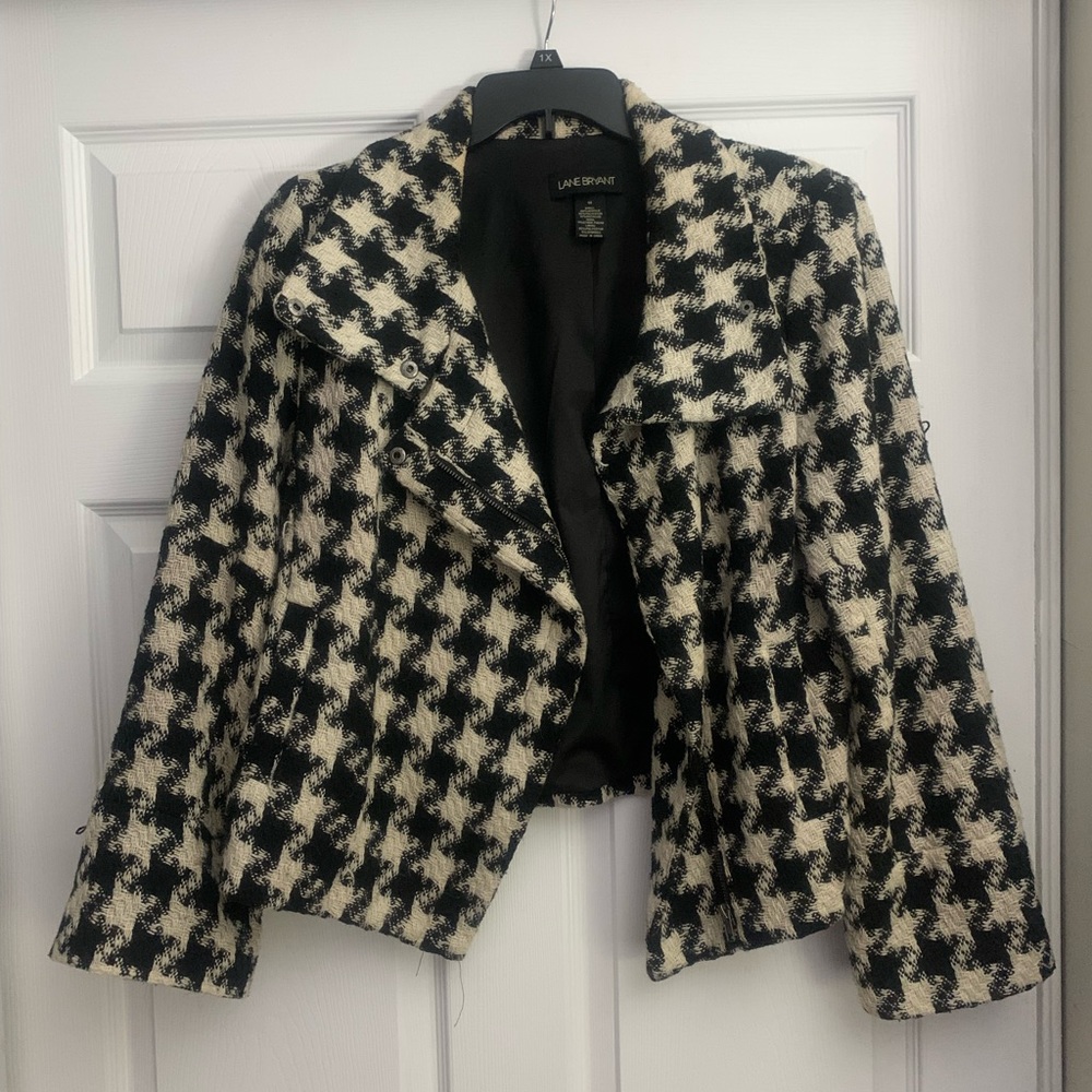 Crop black and white jacket